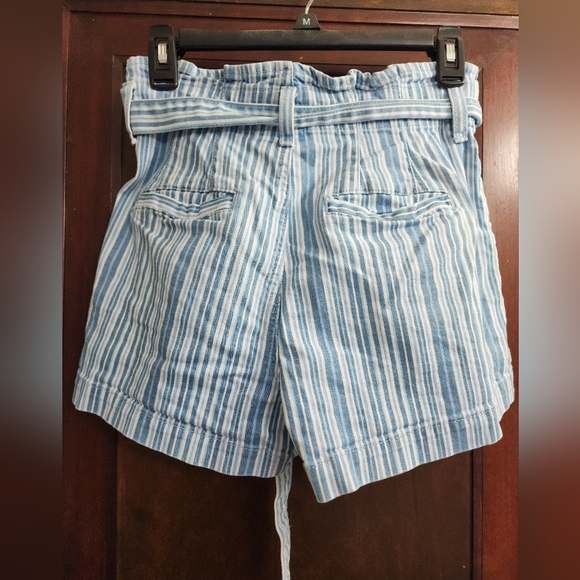 American Eagle Striped Paperbag-Waist Shorts | RN 54485/CA 03873 Belted, Size 2 - Picture 2 of 8